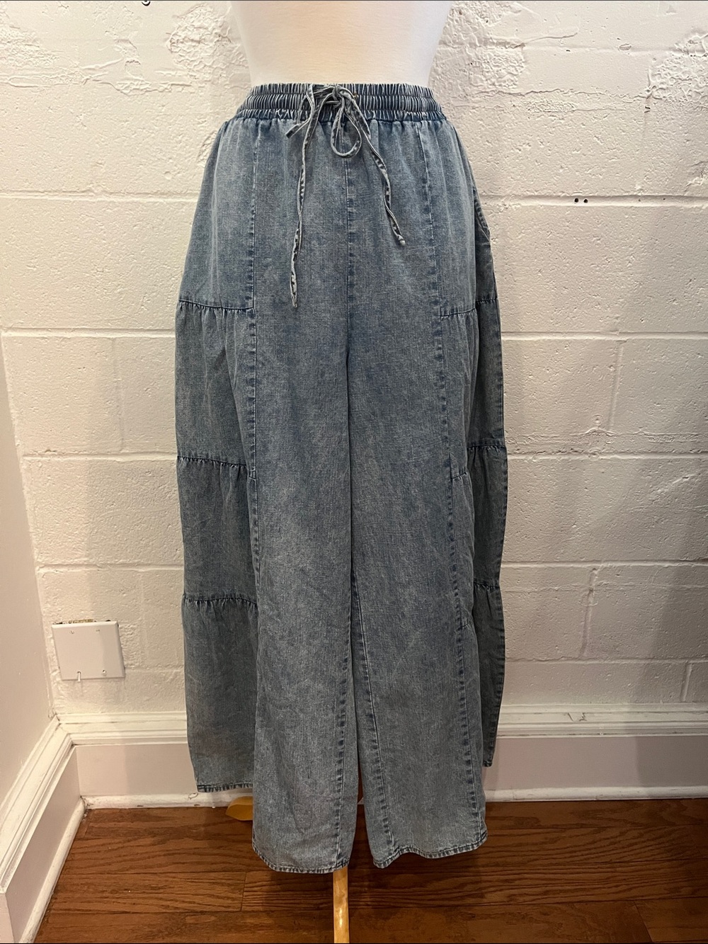 Very J Tiered Chambray Pant